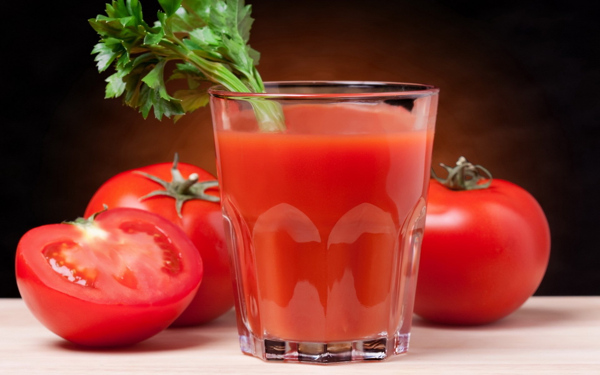 أطعمة ومشروبات تسبب فرط نشاط المثانة.. منها الطماطم والتوابل الحارة