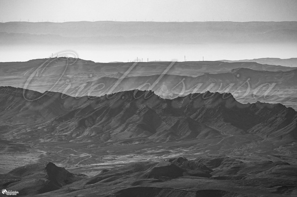 הרי מכתש רמון-שחור לבן