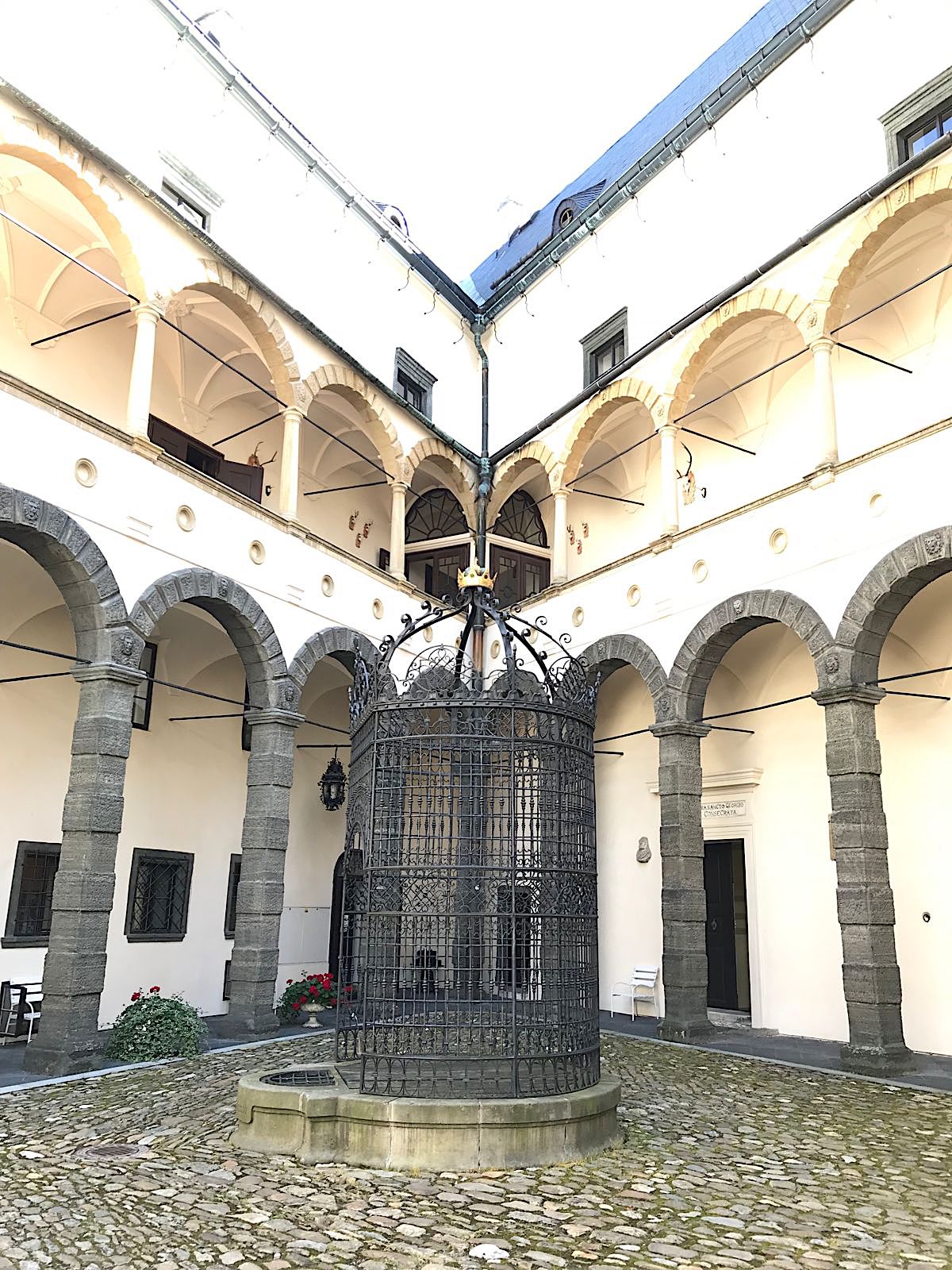 Brunnen im Innenhof