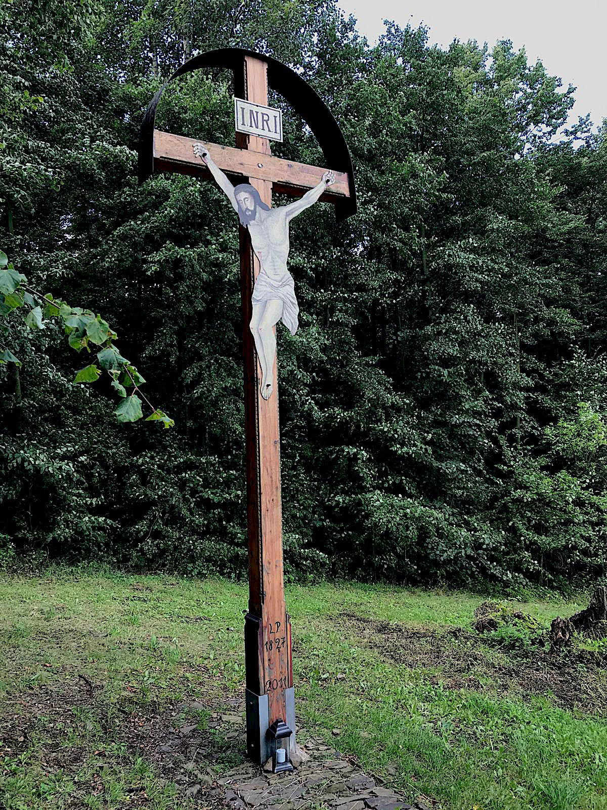 Kreuz am Beginn der Burgbergstiege