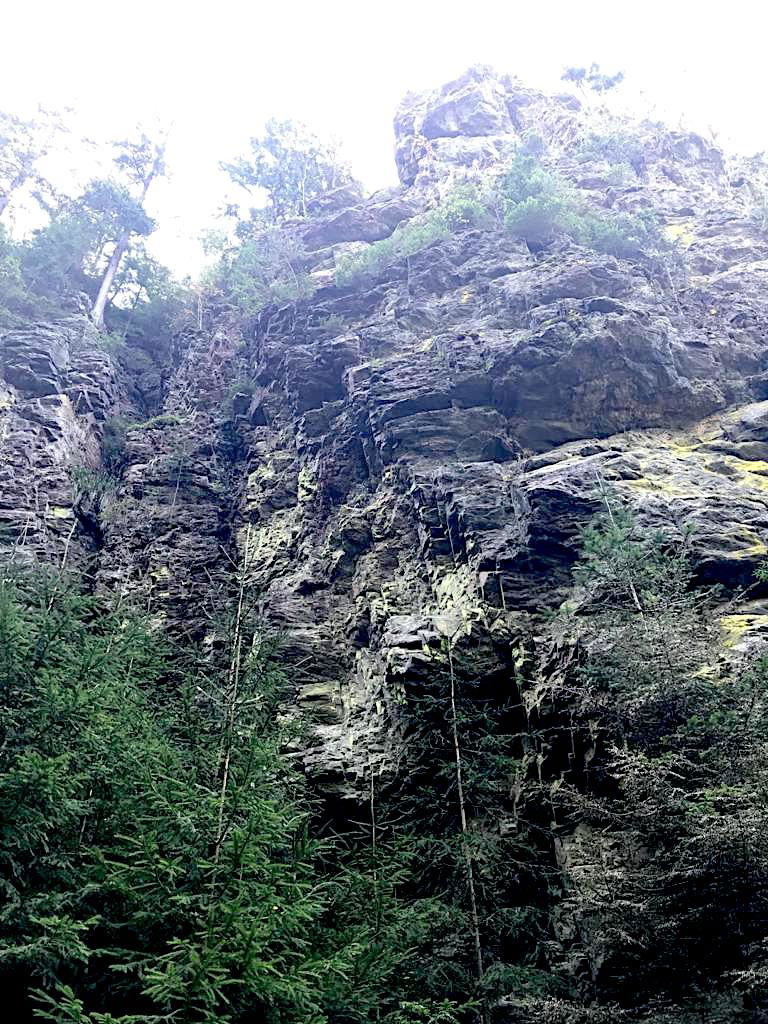 Von Bergstadt über die Reschener Wasserfälle zur Eulenburg führt ein 13 km langer Wanderweg.