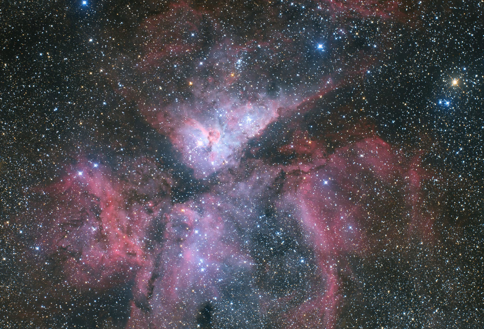 NGC3372 -  Crédit : Yuri et Ivo