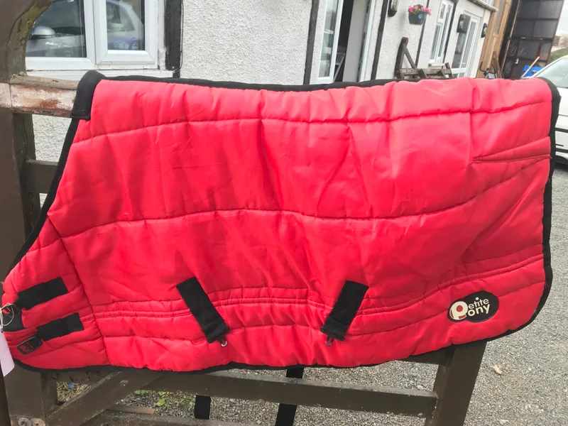 Secondhand Horse Rugs Daresdown Tack Shop