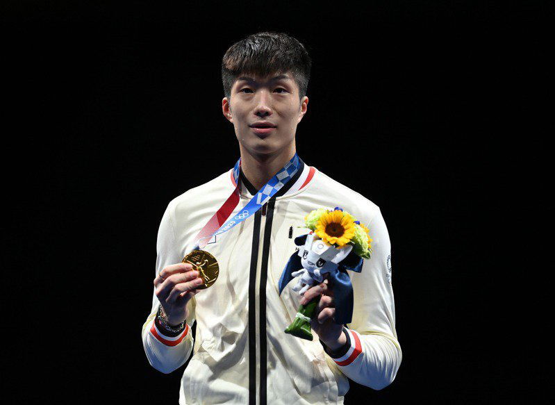 奧運金牌「香港劍神」張家朗 榮登男子花劍世界第一