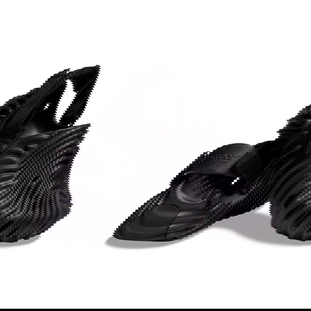 SALEHE BEMBURY x CROCS 黑色版本POLLEX CLOG 高清細節圖