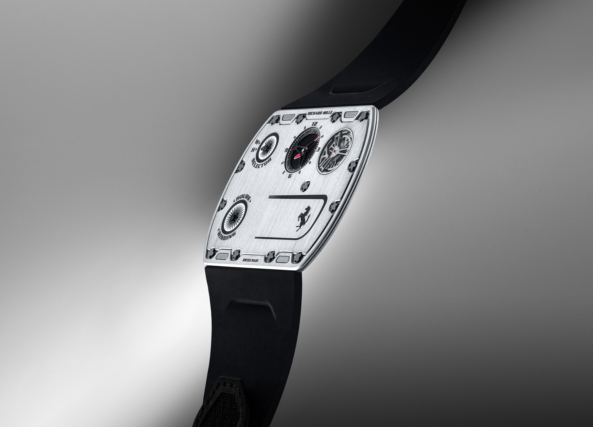 全球限量 150 隻 RICHARD MILLE x FERRARI 世界紀錄最薄手錶，厚 1.75 MM，可能 45 小時動力