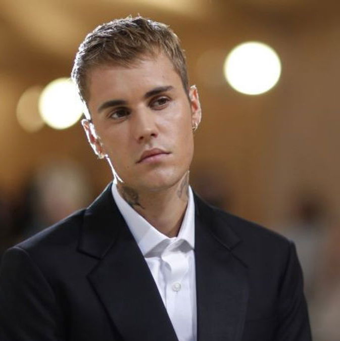 JUSTIN BIEBER 於 IG 限時動態 控訴 H&M 未經採權之下發售印有其肖像產品