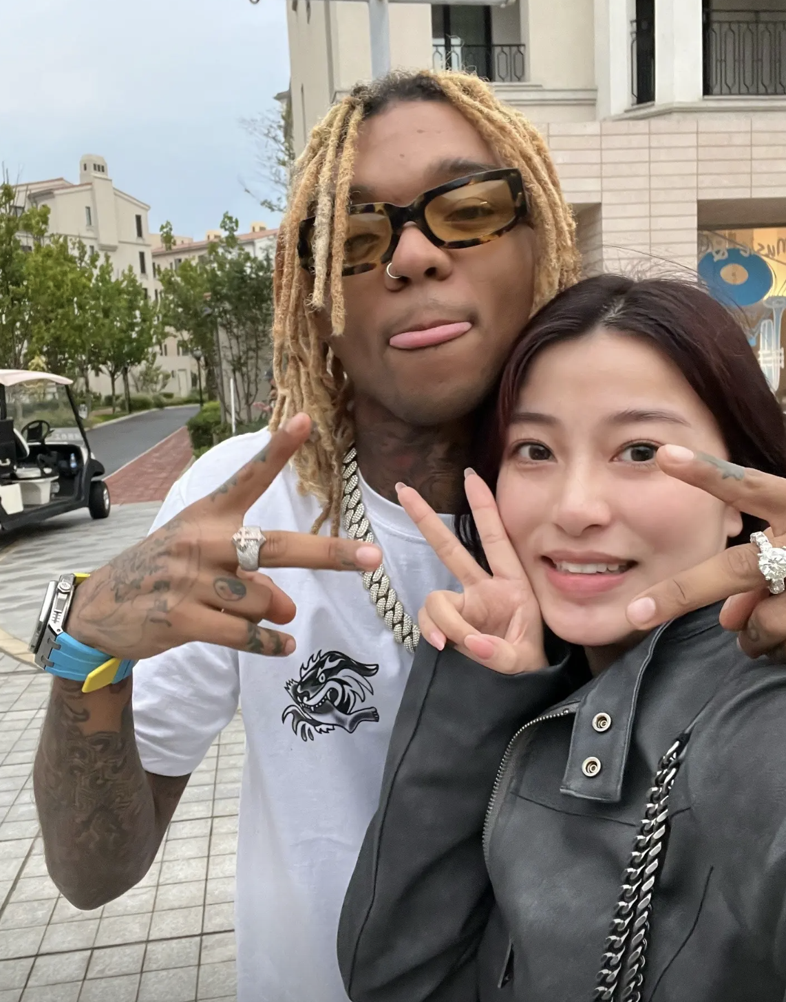 SWAE LEE 在中國不幸買到山寨 IPHONE 15 於音樂節邀請中國女生到酒店見面被拒絕