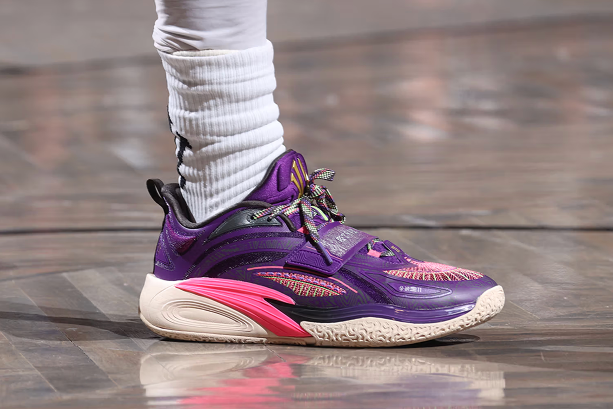 NBA 球星 KYRIE IRVING 率先著用 ANTA 簽名鞋款 KAI1 ”ARTIST ON COURT“