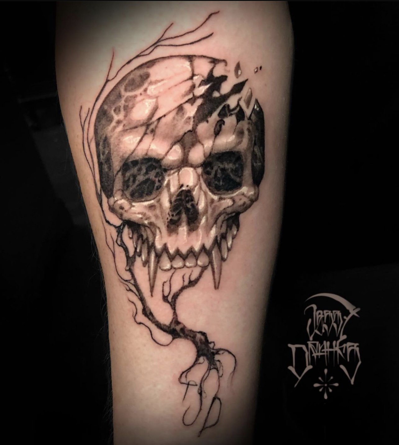 Broken Dagger Tattoo Parlor