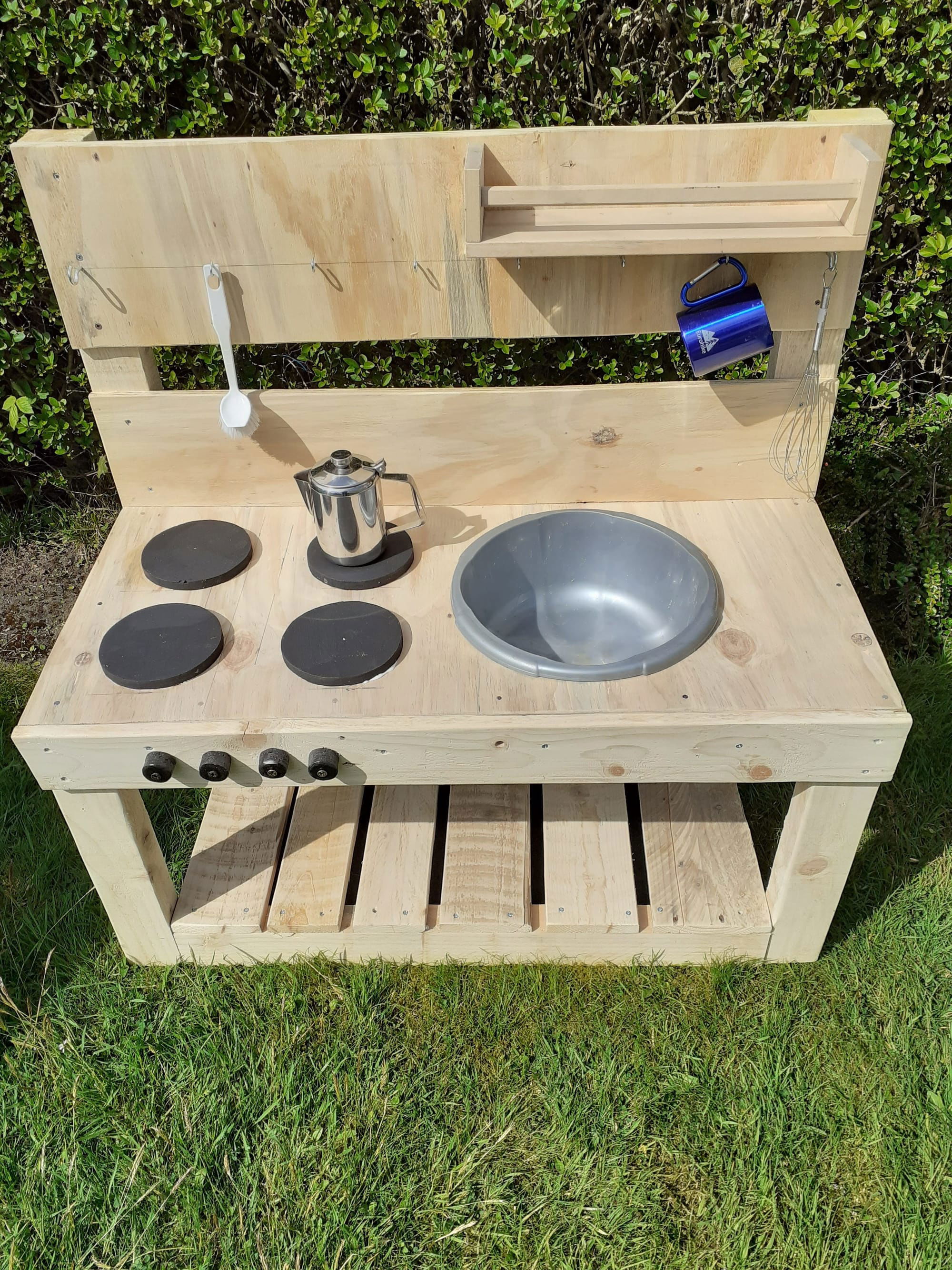 Recycled timber to Toddlers Mud Kitchen