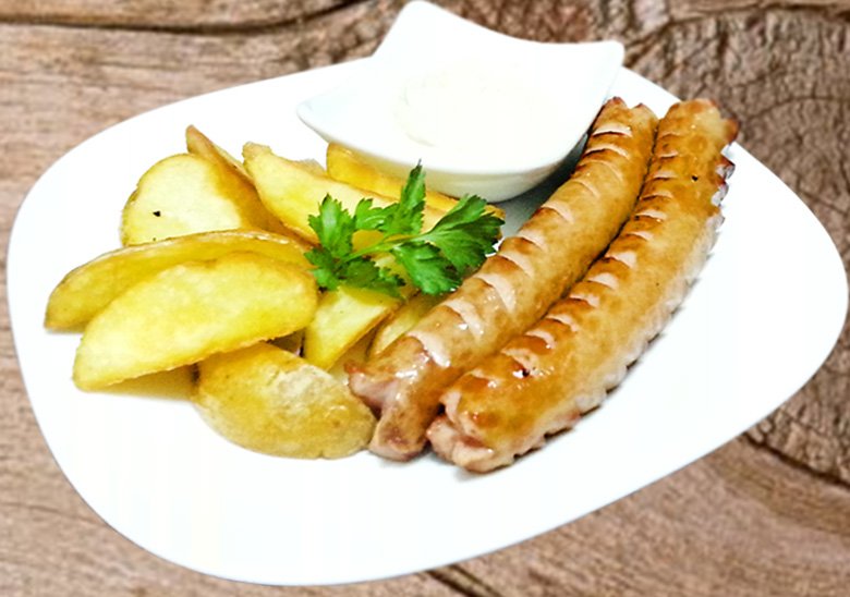 Картофель по-деревенски с колбасками