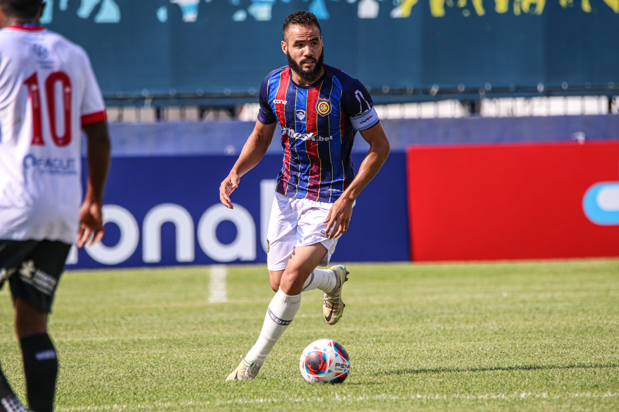 MATHEUS LIRA MIRA PARTE DE CIMA DA TABELA APÓS VITÓRTIA CONTRA O RESENDE