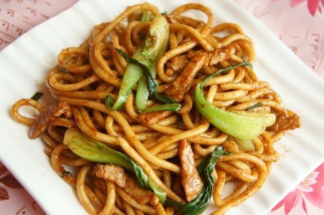 Spaghetti cinesi saltati 肉丝炒面