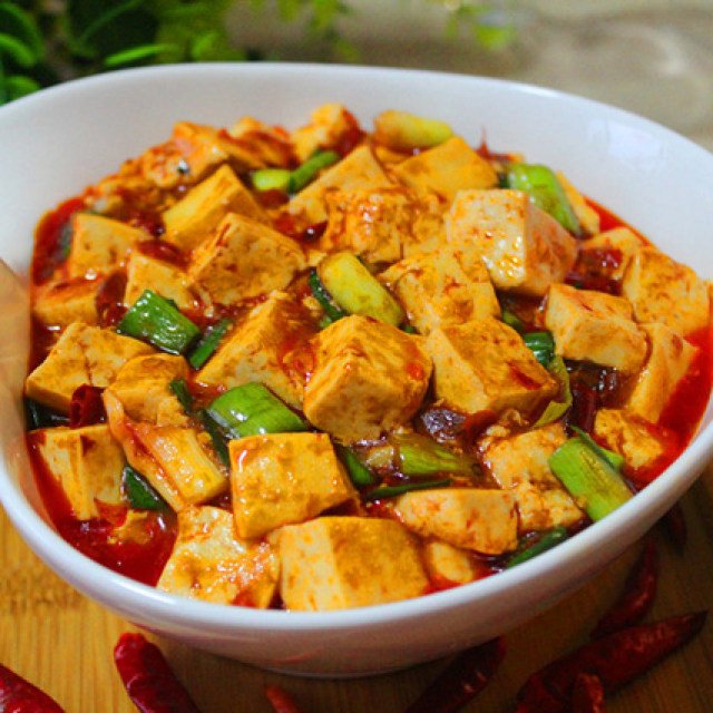 Tofu con carne e verdure in salsa piccante 香辣豆腐