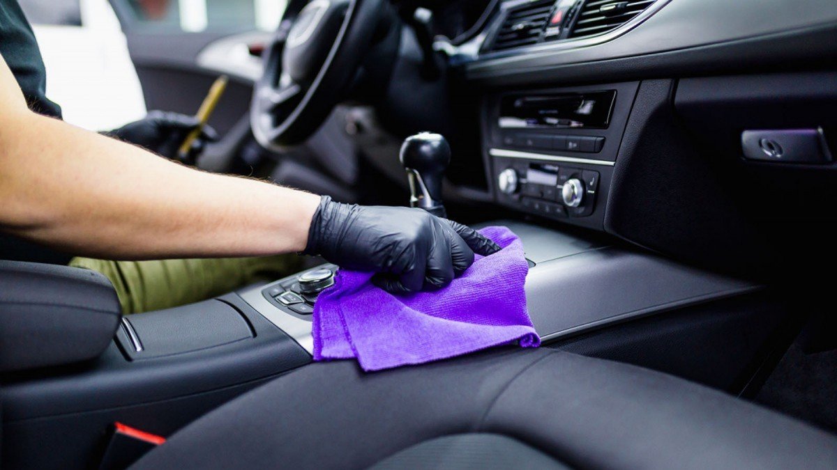 Covid-19: Cómo desinfectar el interior de tu carro, sin dañar los materiales