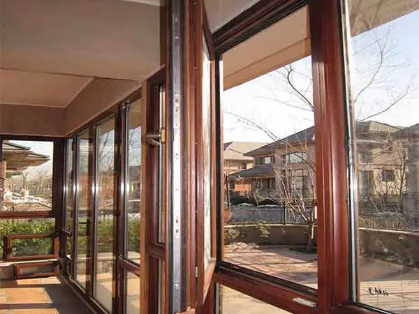 Discuss the development and problems of energy-saving doors and windows from a technical perspective