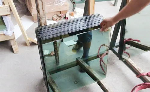 Analysis on the heating characteristics of forced convection pre-pressing of laminated glass