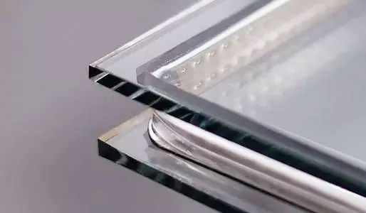 Silicone and polysulfide type sealant bonding assembly insulating glass has a significant difference in service life