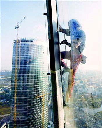 The U.S. glass construction industry started in September