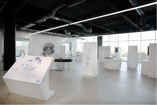 Asahi Glass Holds "Identity of Glass" Exhibition