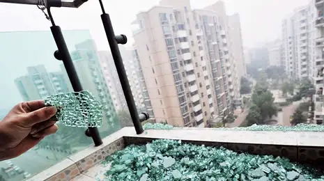 How many high-temperature tempered glass self-explodes in the northern hemisphere in summer?