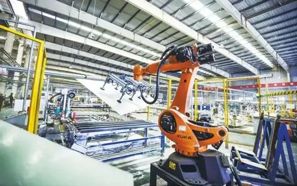 Robotics improves efficiency and safety in the glass industry.