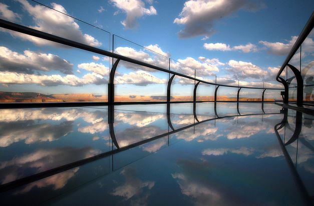 The U.S. glass products and production prices rose in March.