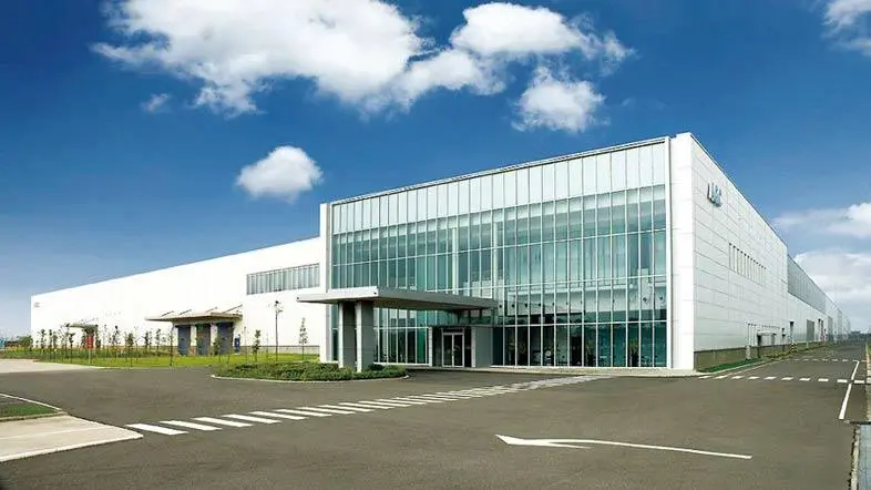 Asahi Glass Europe builds second low-carbon glass factory.