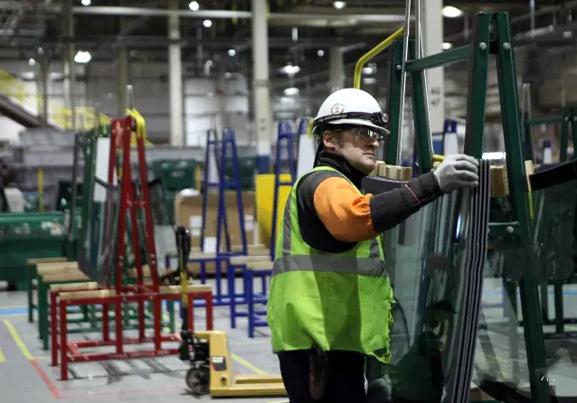 U.S. glass product prices fall for the second straight month.