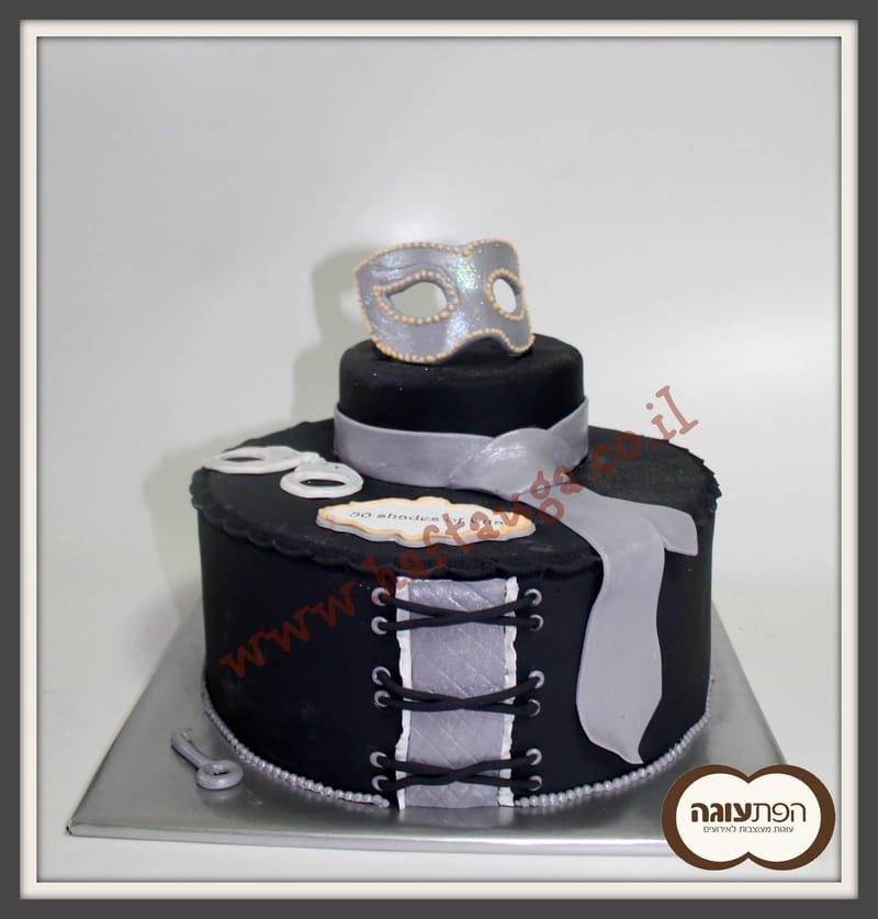 עוגה מעוצבת בהשראת הספר 50 גוונים שלך אפור