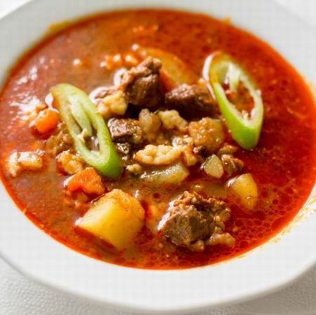 Traditional Hungarian Goulash Soup (Gulyasleves)