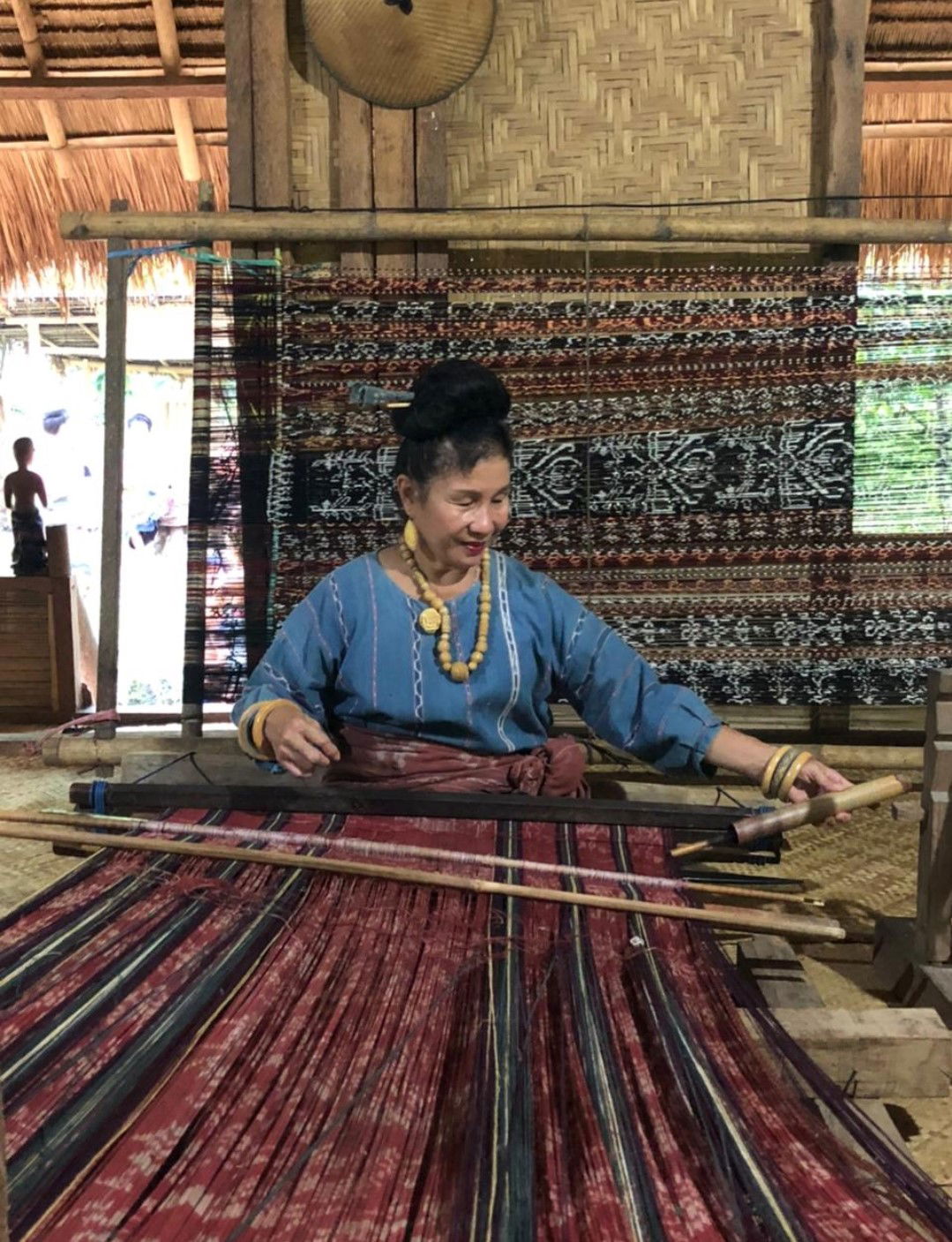 Eksotisme dan Ragam Pesan dari Selembar Tenun Flores