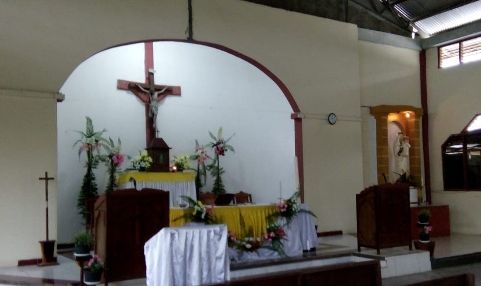Altar Gereja Habibola