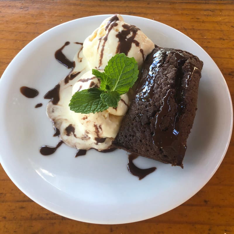 Brownie de chocolate com sorvete