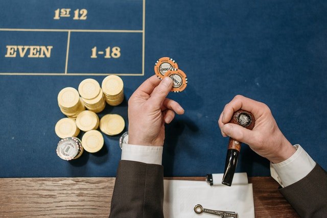 Pros Vs Cons of Online Blackjack Gambling