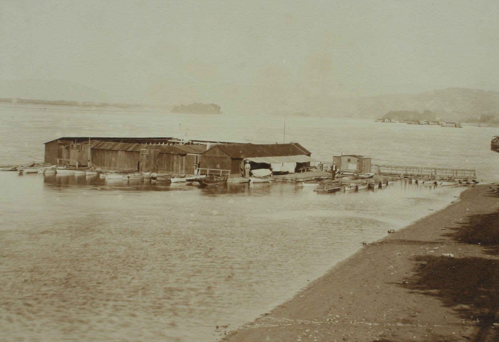 Csónakda - Kisváci dunapart, 1904