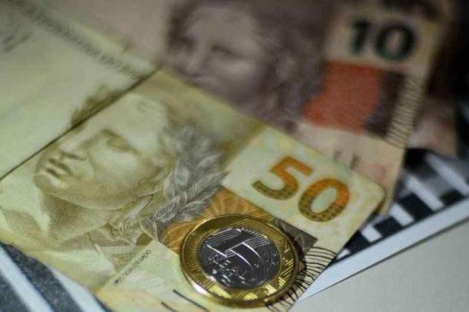 CAI O RENDIMENTO DO POVO BRASILEIRO E O MENOR DESDE 2012