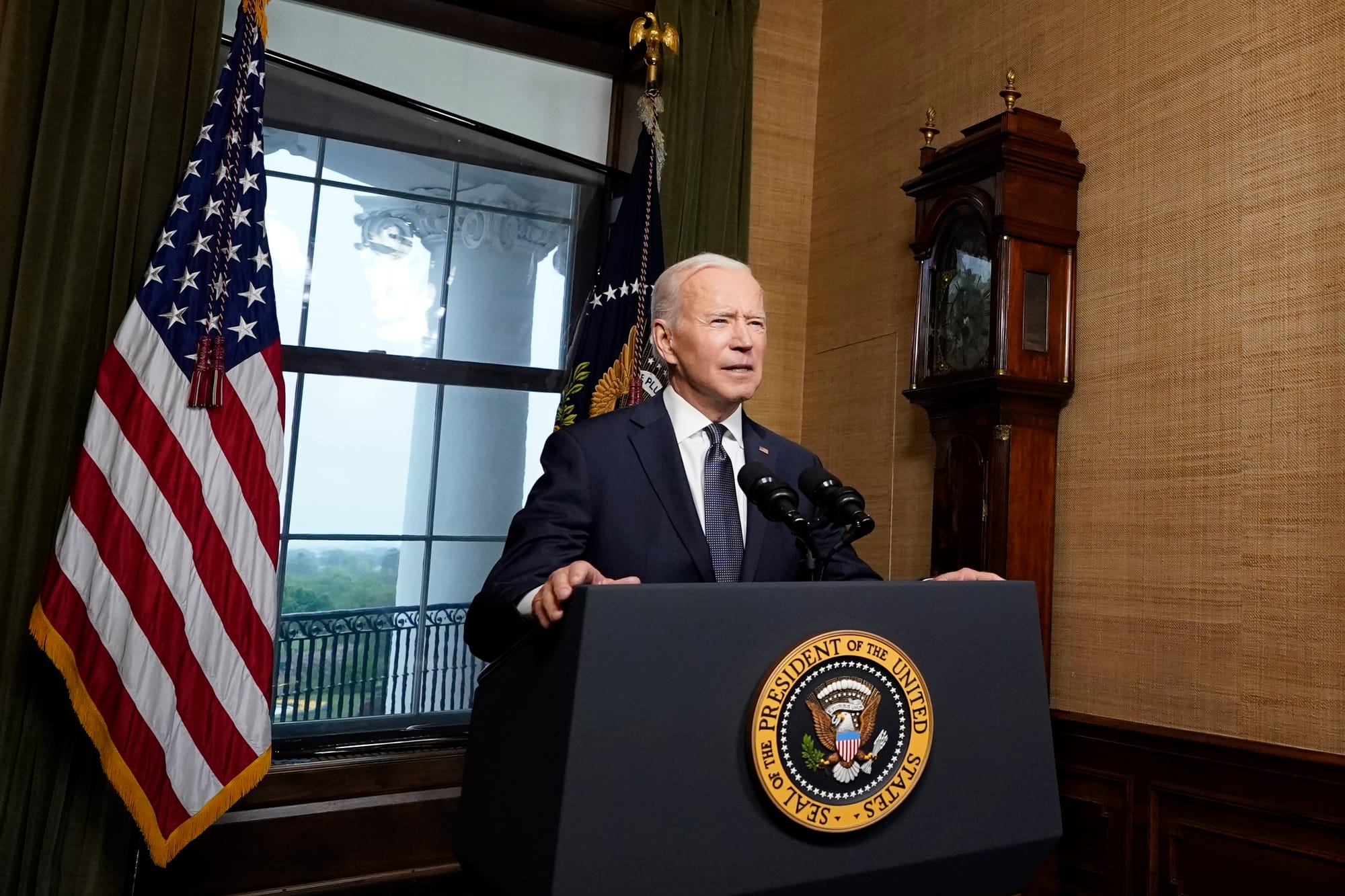 Biden promete não usar armas ofensivas na Ucrânia e Putin exige que as negociações não se transformem em conversa fiada.