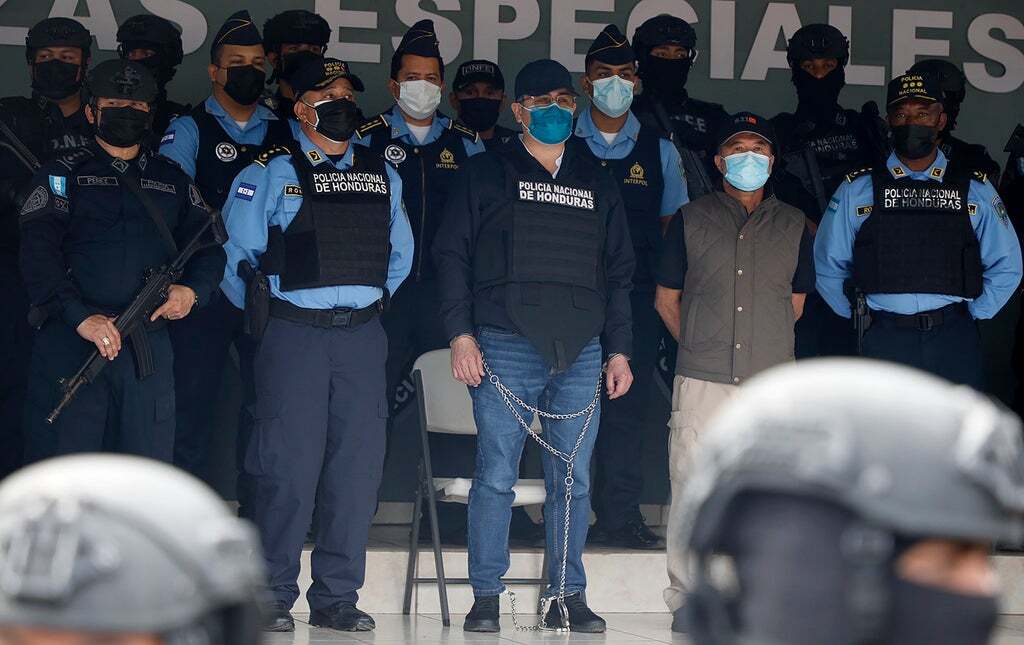 Ex-presidente Juan Orlando Hernández é preso em Honduras, acusado de narcotráfico