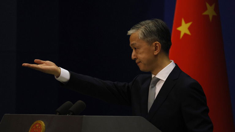 China manterá relações comerciais com a Rússia e continuaremos a comprar gas ,