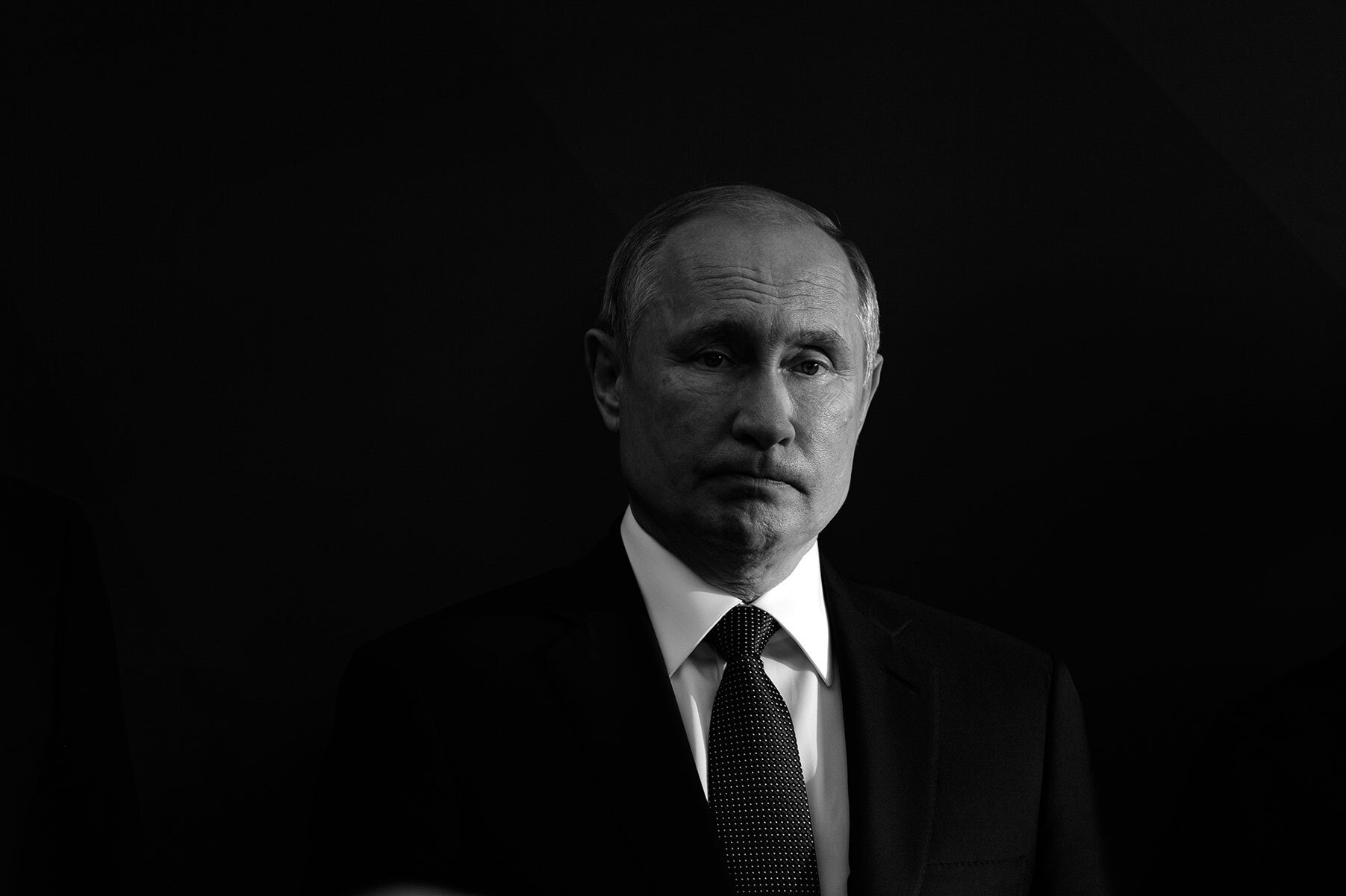 A jogada de Putin para enfraquecer as sanções internacionais Moscou quer que países ocidentais paguem por gás russo em rublos, numa tentativa de valorizar moeda do país...