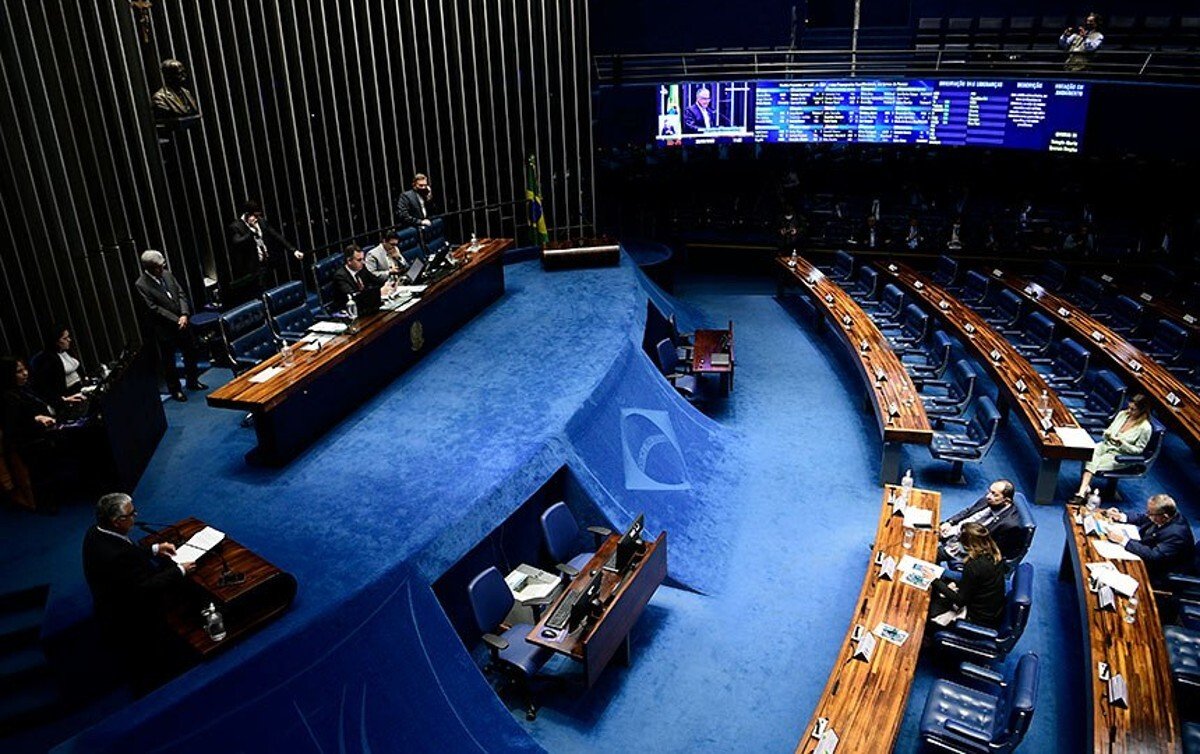 GOVERNO NAO CONSEGUE GERAR RIQUEZA E COMECA ERRANDO COM A PEC da transição é aprovada em 1º turno no Senado; gastos extras são de R$ 168 bi voce que paga!