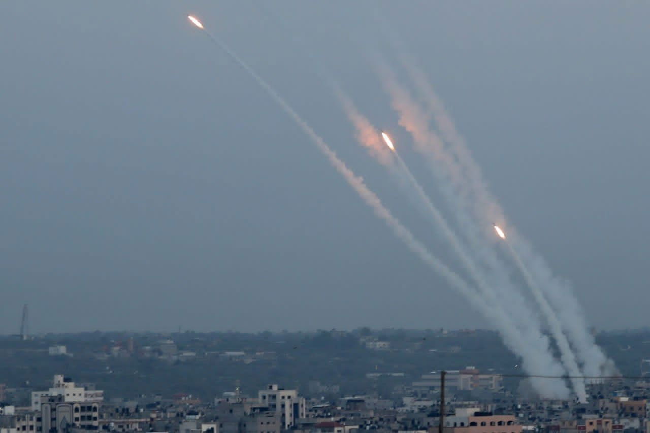 سقوط صواريخ على بئر السبع جنوب الأراضي الفلسطينية قبل قليل