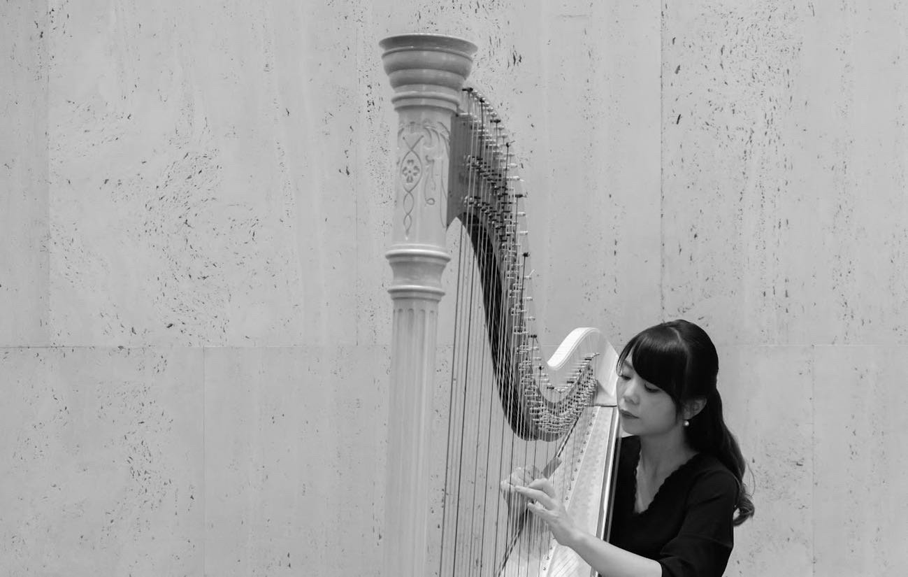 Harp Playing at QV1 Perth, May 2023