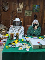 4H Bee Girls, Elizabeth and Joyce