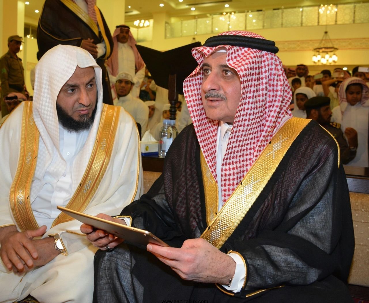 صاحب السمو الملكي الأمير فهد بن سلطان آل سعود يكرم 100 حافظ لكتاب الله