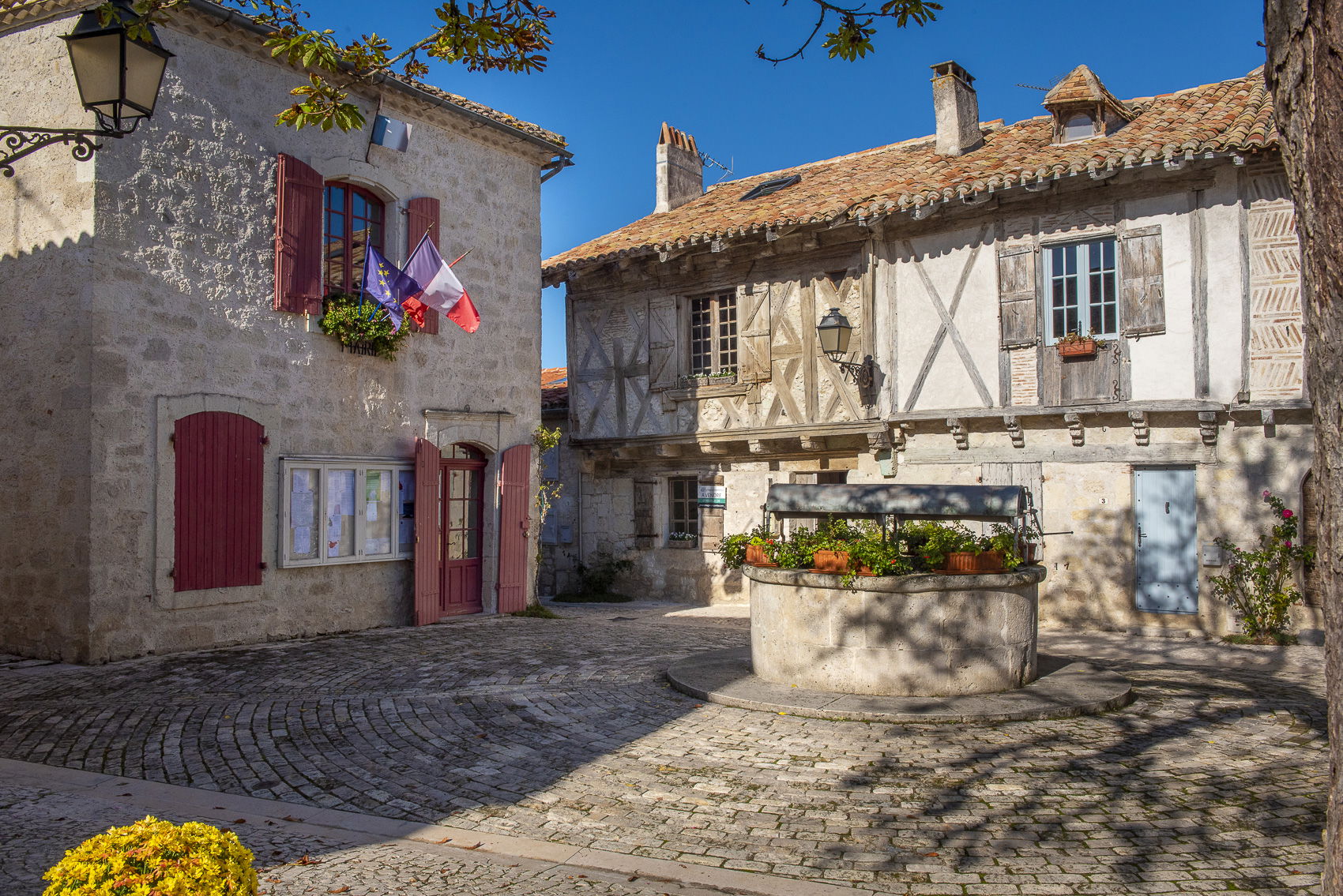 Exceptional renovated 15th Century village house with pooland garage