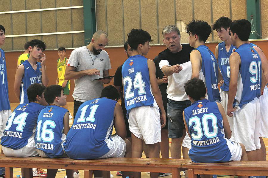 On és el bàsquet colomenc a fora de la ciutat (Entrenadors)?