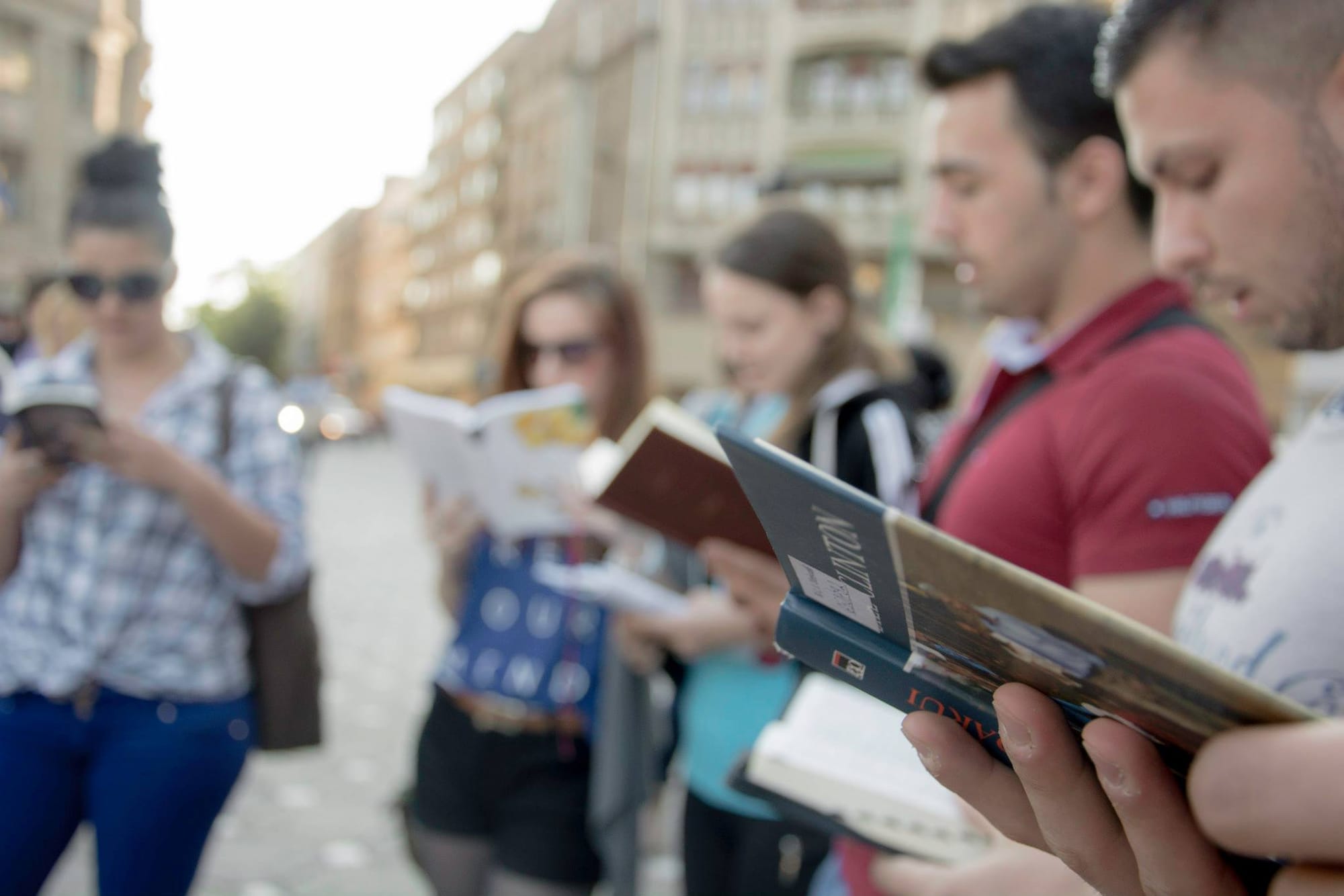 Flash mob de lectura în centrul Timișoarei (TION)